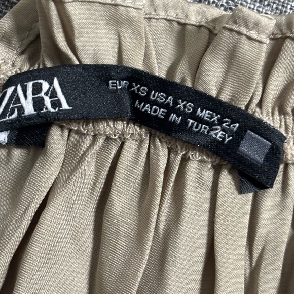 ZARA Cutout Maxi Dress
Size XS · Color: Taupe/Beige - Picture 3 of 13